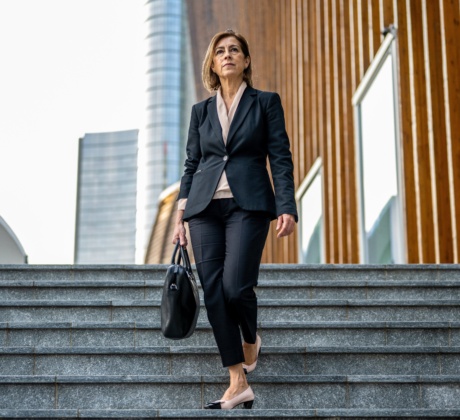 Ein gut gewähltes Business Outfit zeigt Seriosität, Eleganz und Selbstbewusstsein © MandriaPix