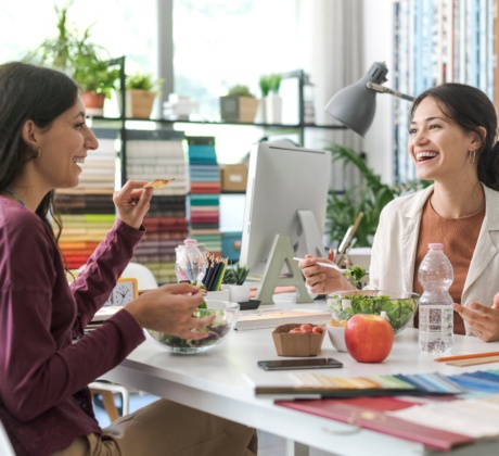 Mit Essenszuschüssen können Mitarbeitende Geld sparen. © StockPhotoPro - Adobe Stock