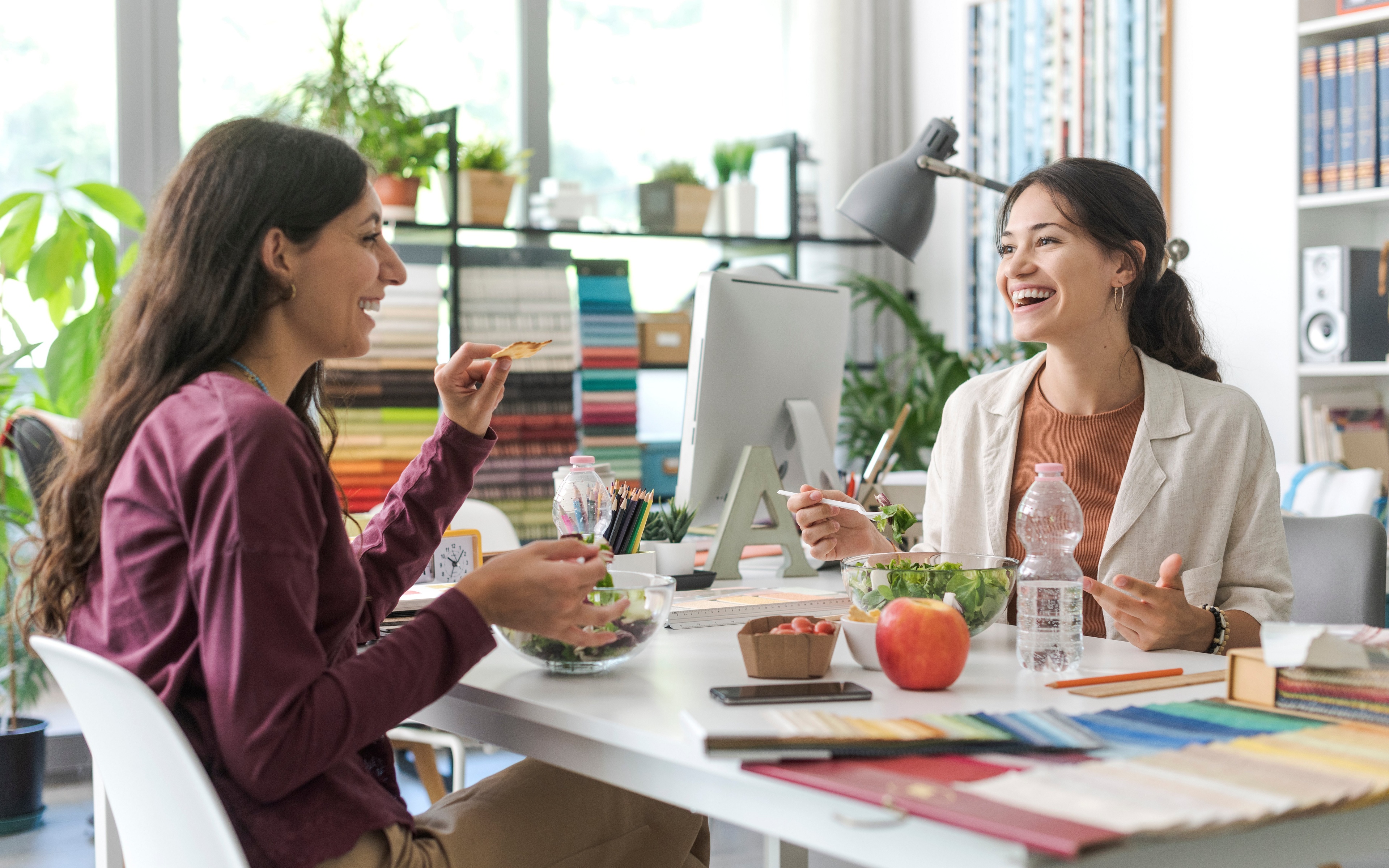 Mit Essenszuschüssen können Mitarbeitende Geld sparen. © StockPhotoPro - Adobe Stock