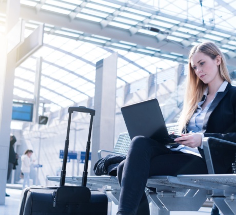 Zeiterfassung auf Dienstreise: Was zählt als Arbeitszeit?
