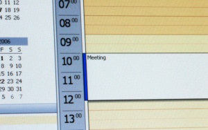 So schaffen Sie Zeitpuffer mit Outlook und nehmen die Hektik raus