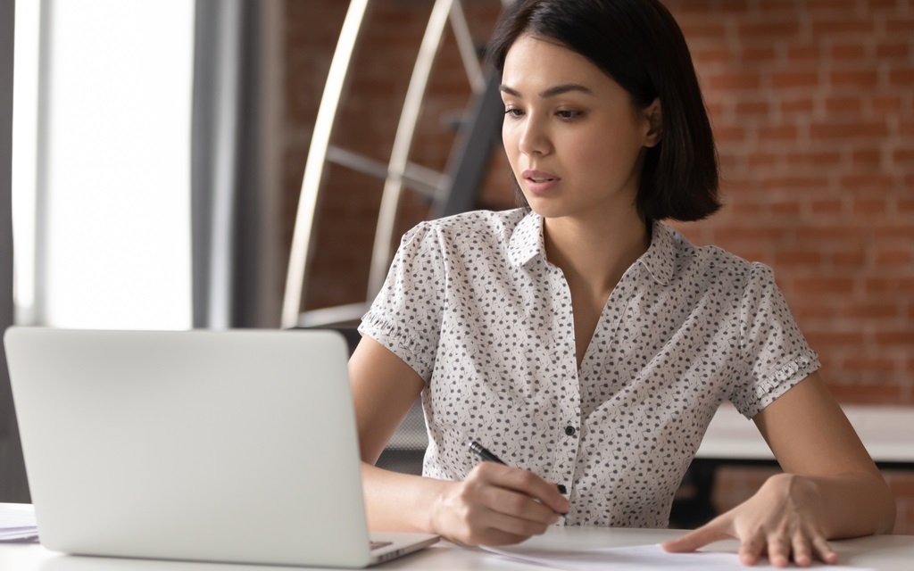eine Arbeitsbescheinigung schreiben, was gehört in eine Arbeitsbescheinigung