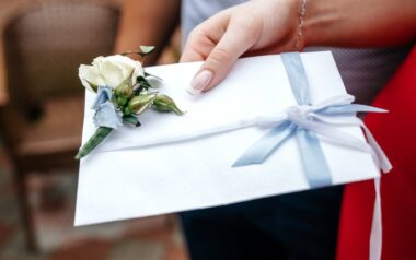 Gratulation zur Hochzeit für Kollegen, Chef gratuliert Mitarbeitern zu Hochzeit