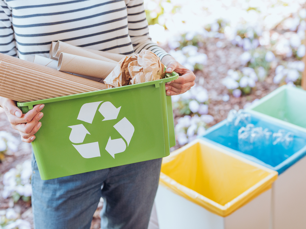 Recycling Papier, braunes Papier, papierloses Büro, Umweltschutz, Umwelt, Klimaschutz