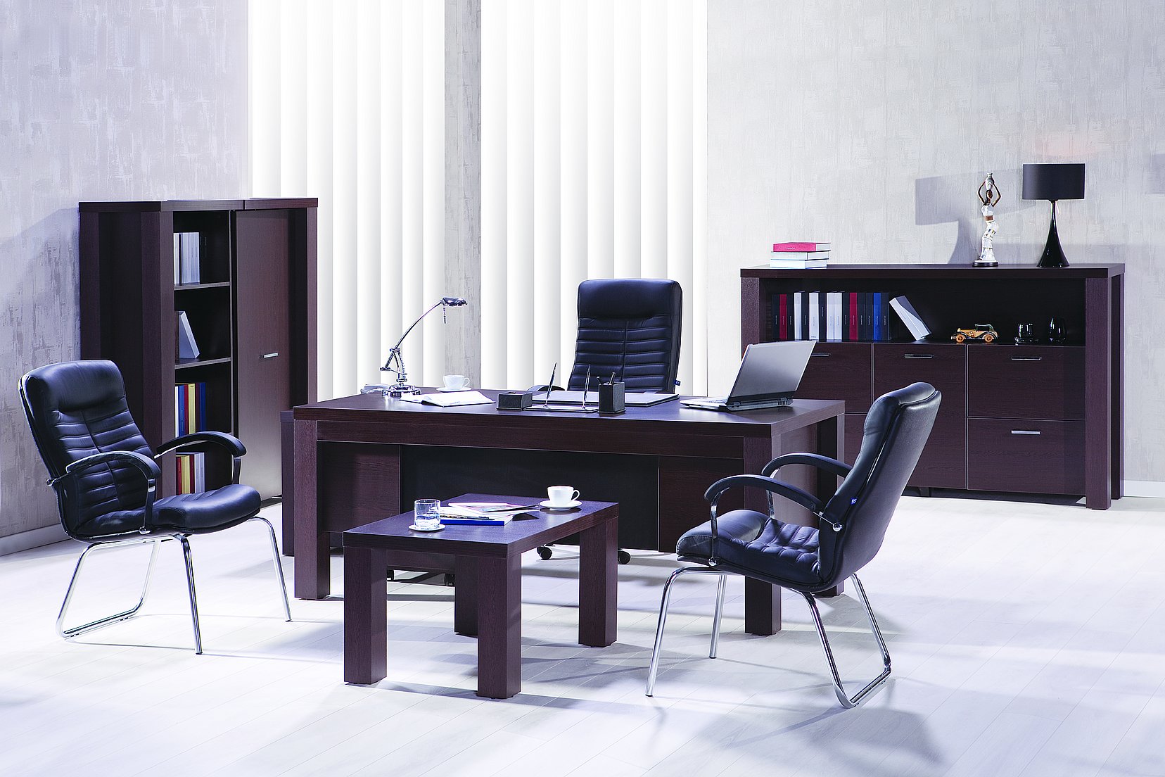 Büro Ausstattung, Büromöbel Ausstattung, Schrank, Aktenschrank, Schreibtischstuhl, Schreibtisch, Aktenschrank, Kleiderschrank, Trolley