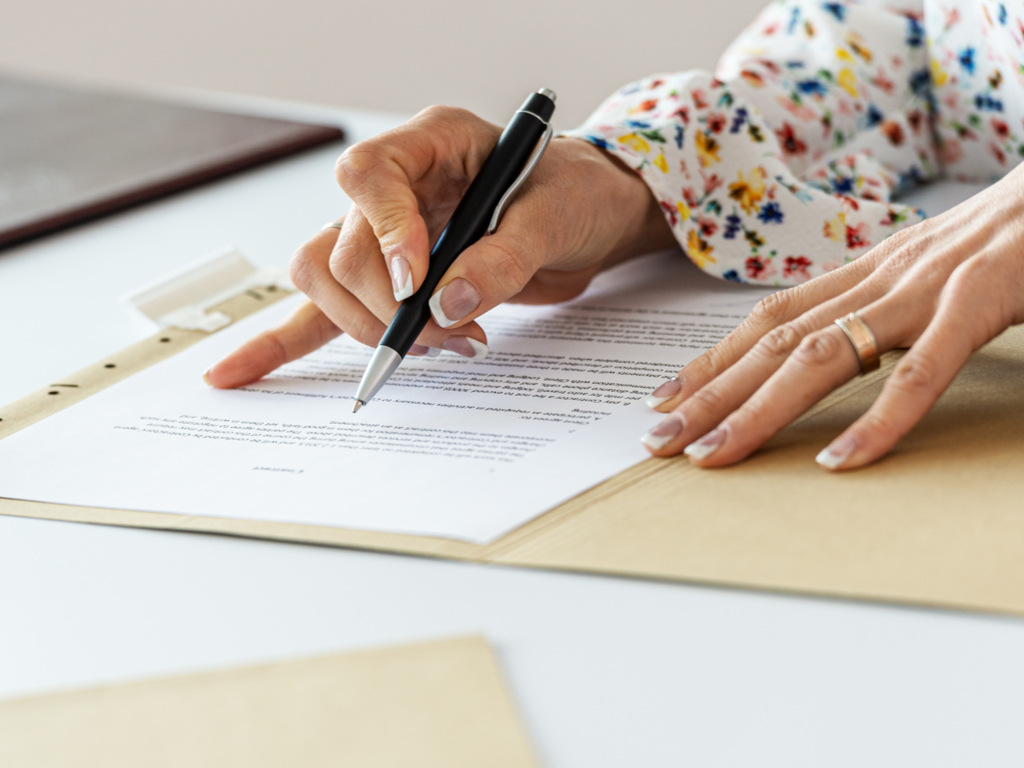 Unterschrift, im Auftrag, i. A. , i.A. , Unterschriftenkürzel Bedeutung, ppa, i.V. ,rechtskonforme Unterschrift Sekretärin