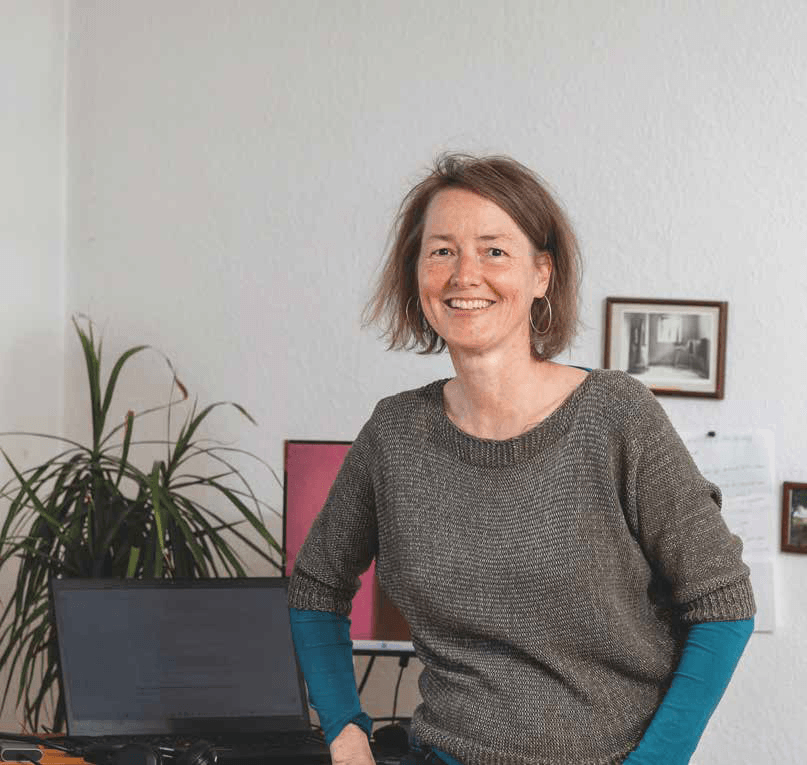 Role Model Heike Kruse: Seit drei Jahren arbeitet die erfahreneFremdsprachensekretärin undÜbersetzerin als virtuelle Assistentin.Den Schritt in die Selbstständigkeithat sie gründlich vorbereitet unddabei gezielt eine besondere Zielgruppein den Fokus genommen. IhrKonzept hat Erfolg.